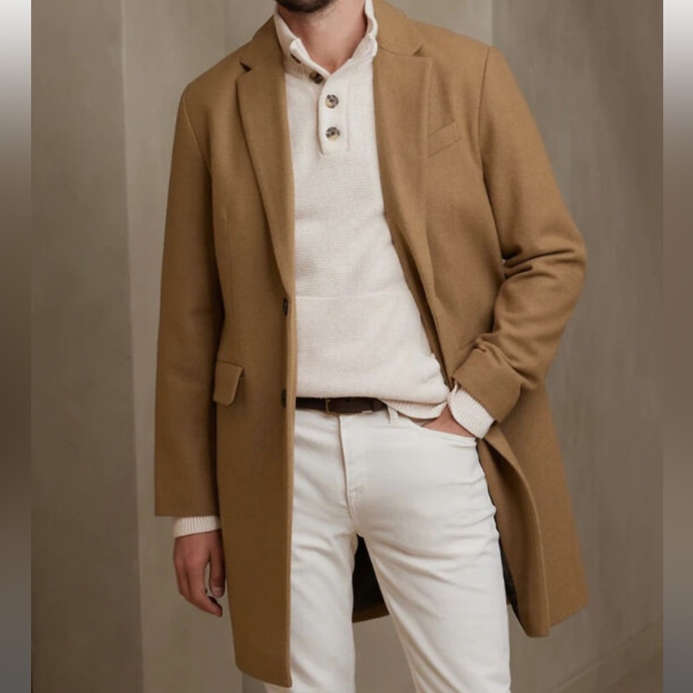 Banana Republic Men’s Dress wool camel top coat. XS
